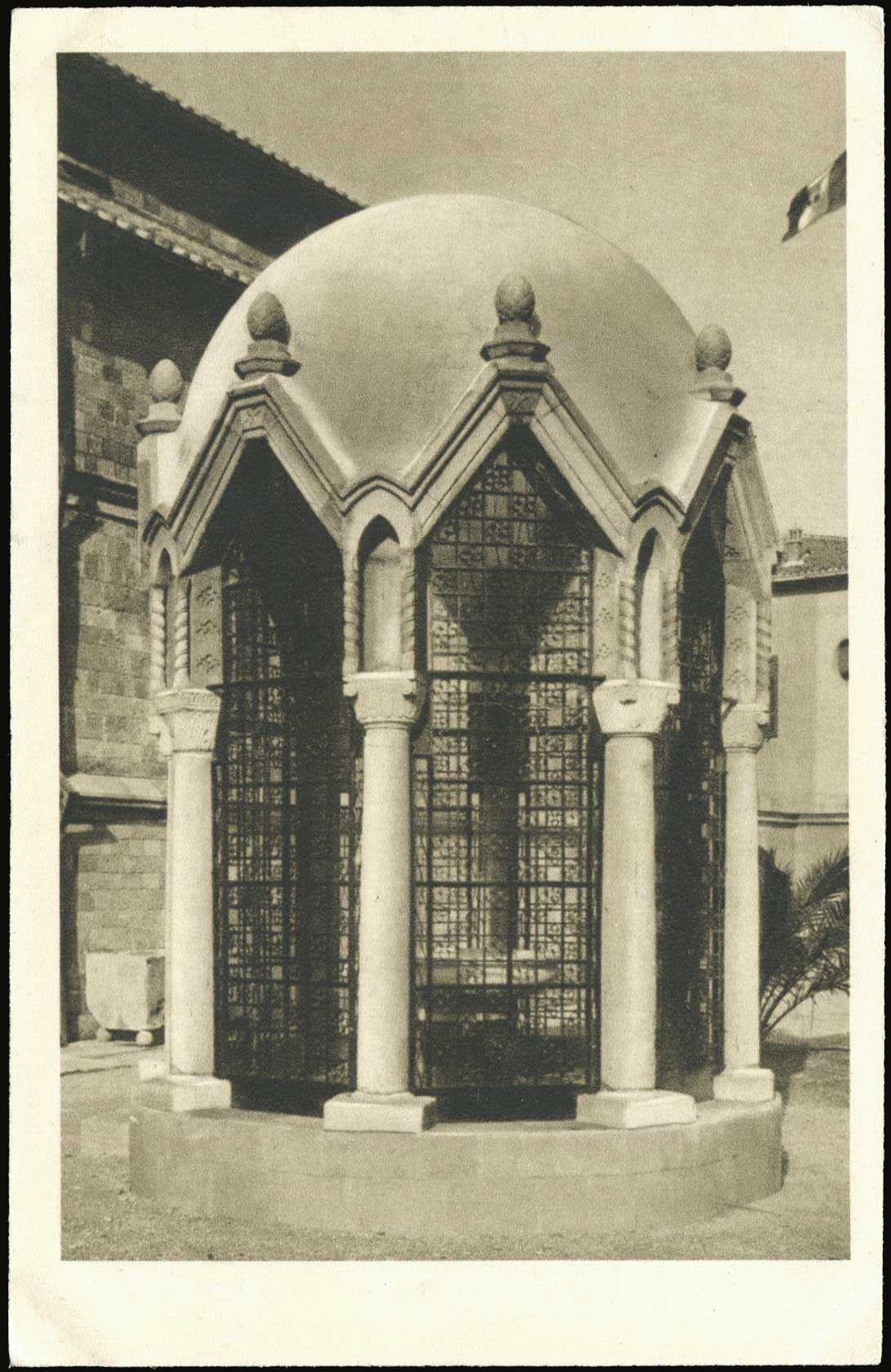 Lot 01351