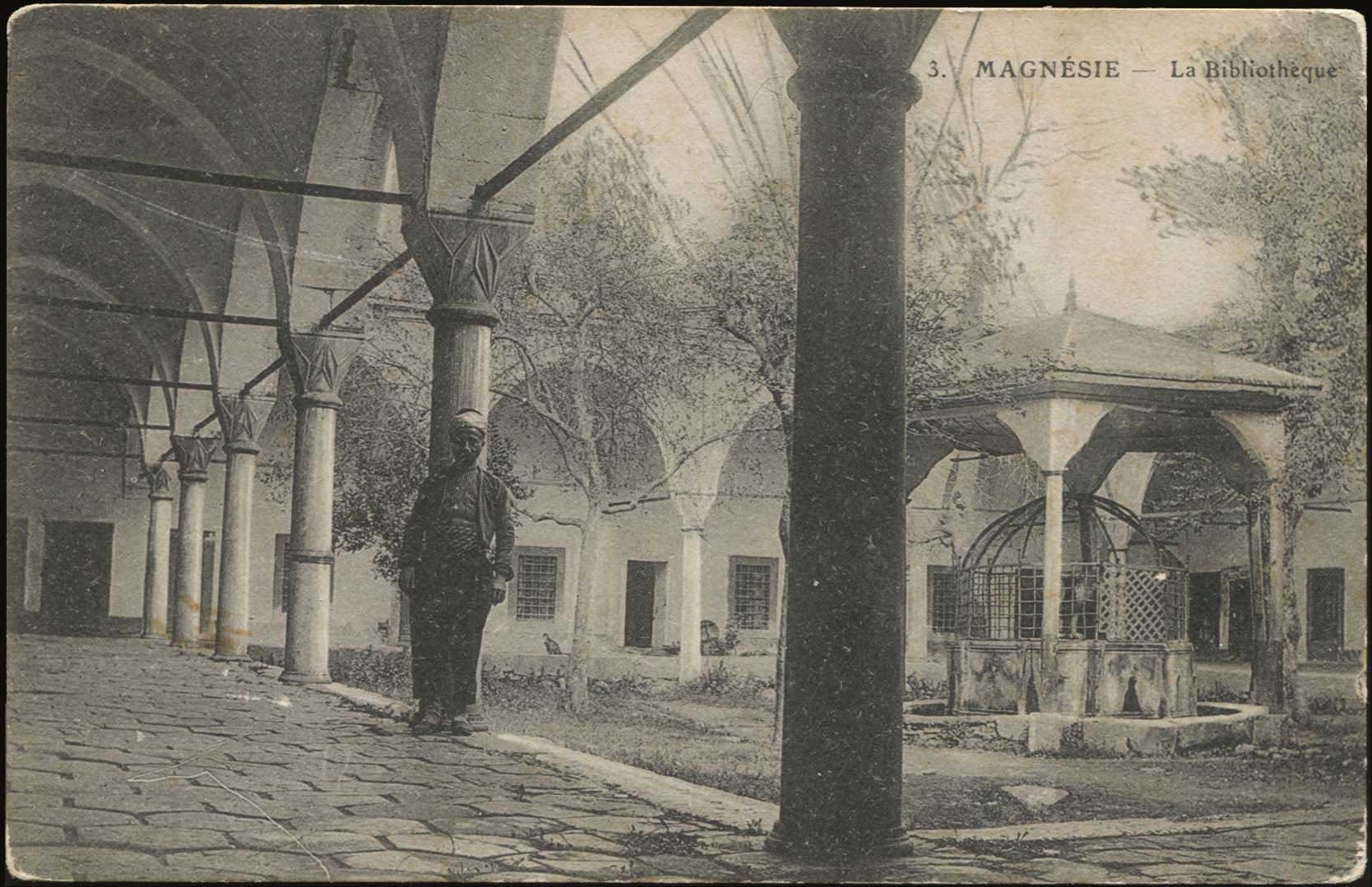 Lot 01898